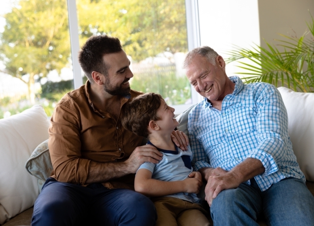 Geração sanduíche: como conciliar o cuidado de filhos e pais
