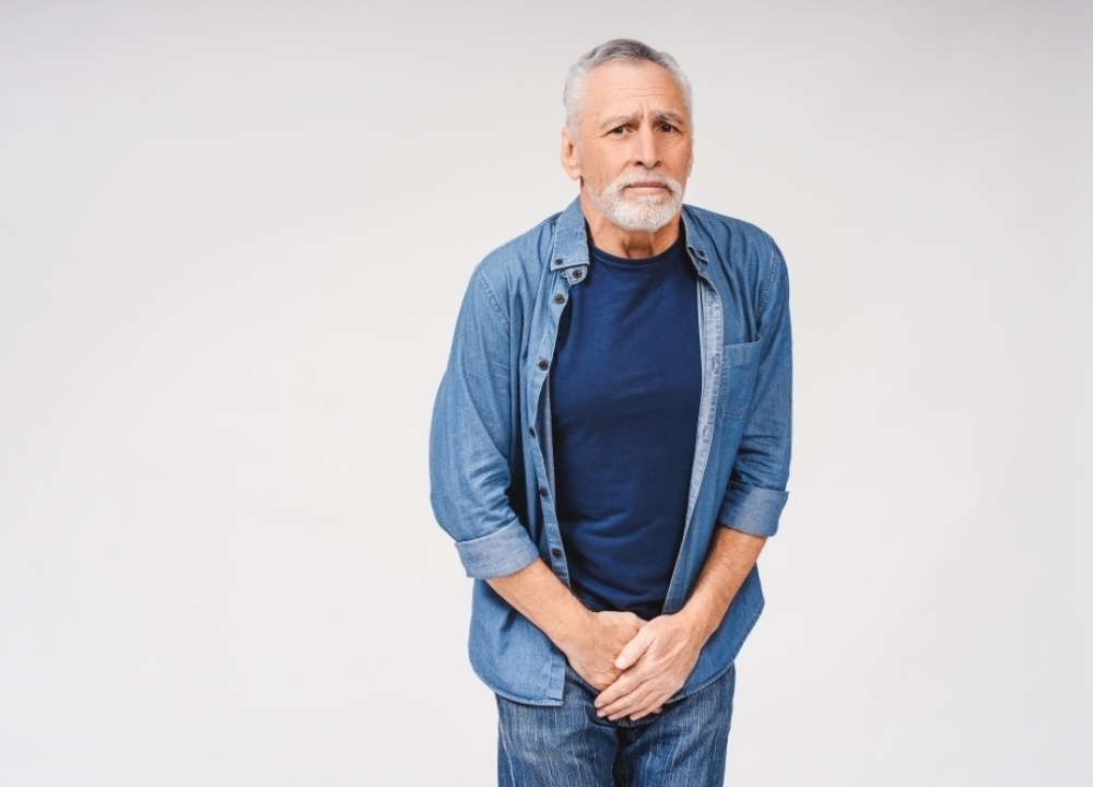 Entenda a relação entre demência e incontinência urinária